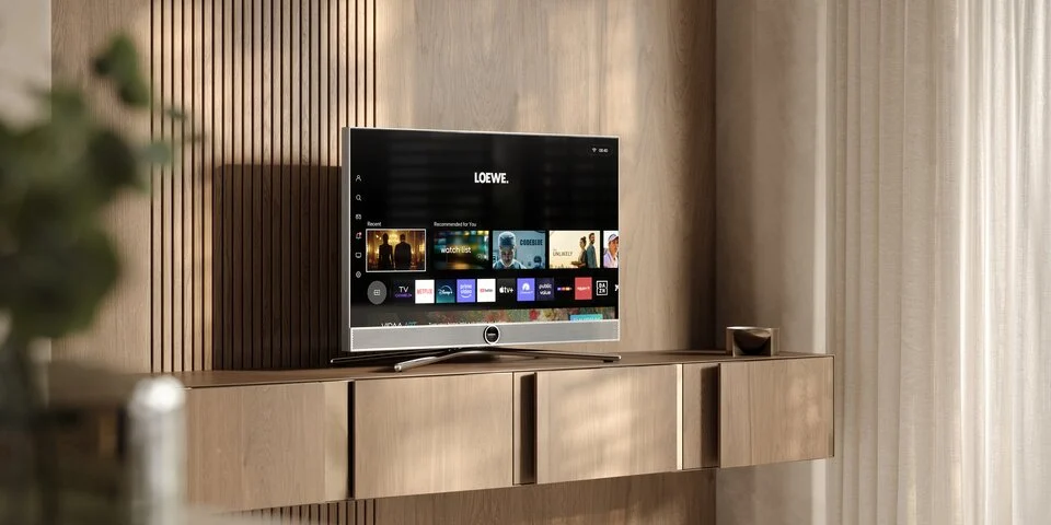 TV gerät auf Sideboard