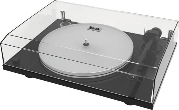 Plattenspieler von vorne mit Haube