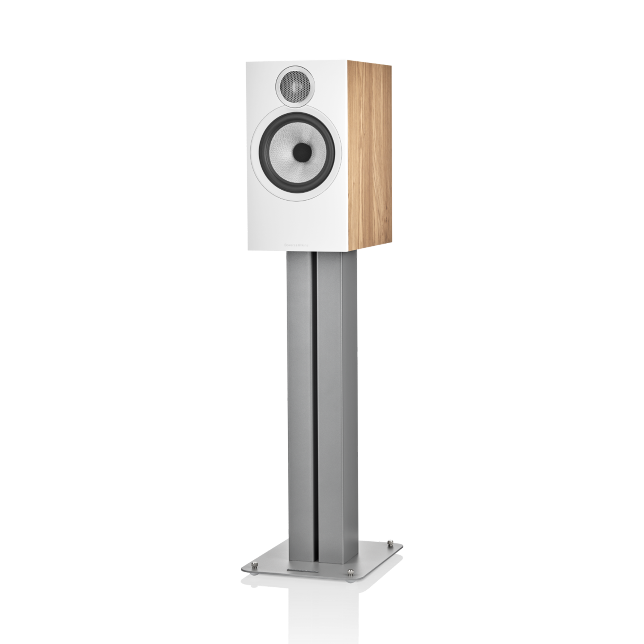 Bowers & Wilkins 606S3 - Eiche - Stückpreis Lautsprecher von vorne schräg
